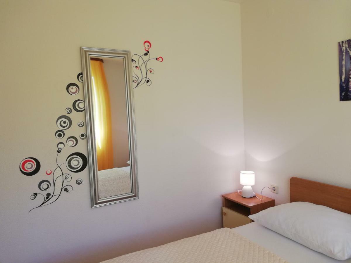 Apartmani Marija 프리모스턴 외부 사진